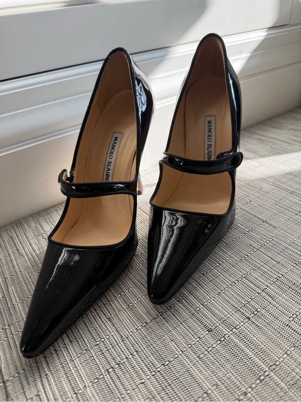 Manolo Blahnik Campari Black Patent Mary Jane Pumps with Rounded Toe - Picture 2 of 8